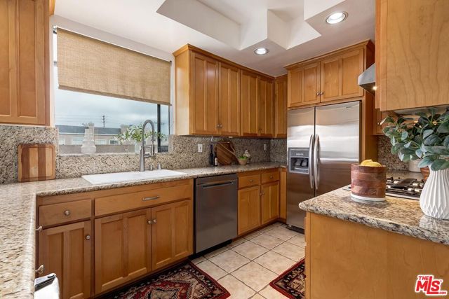 11827 Goshen Avenue, Los Angeles CA: https://media.crmls.org/mediaz/1dc7344a-0b10-4c41-aefc-33a494df4f5c.jpg