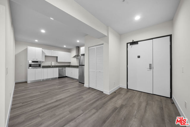 900 S Kenmore Avenue, Los Angeles CA: https://media.crmls.org/mediaz/1dc76998-aab2-4b82-8207-e248b1b4308e.jpg