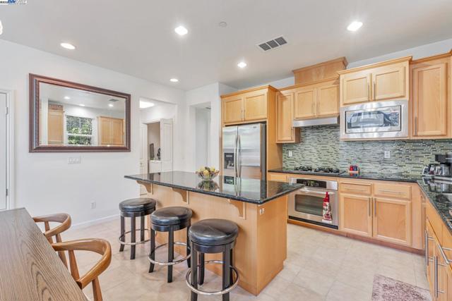 40252 Bonica Rose Terrace, Fremont CA: https://media.crmls.org/mediaz/1dc798a9-dec6-4848-b966-2578ee045256.jpg