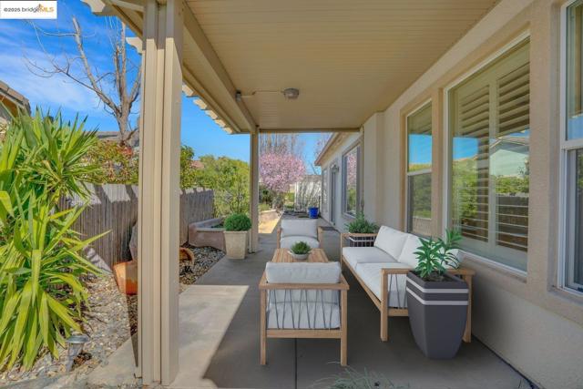 517 Marianna PL, Rio Vista CA: https://media.crmls.org/mediaz/1dc821b9-8c49-4452-954f-763a6fdeb9fe.jpg