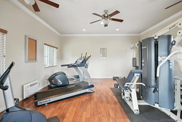 792 Avocado Ave, El Cajon CA: https://media.crmls.org/mediaz/1dc8c6da-728e-4a0a-94e7-d52f73e1f13d.jpg