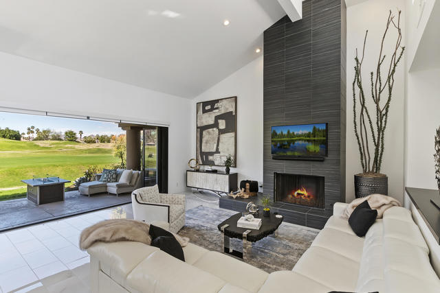 54841 Inverness Way, La Quinta CA: https://media.crmls.org/mediaz/1dc93539-4e88-4606-b434-dbeba9066c75.jpg