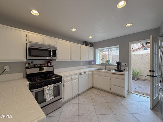 Detail Gallery Image 9 of 23 For 411 E Bard Rd, Oxnard,  CA 93033 - 3 Beds | 2/1 Baths