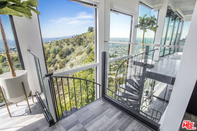 8506 Magnolia Drive, Los Angeles CA: https://media.crmls.org/mediaz/1dc94a64-7b9d-4162-9c72-68db920ba2db.jpg