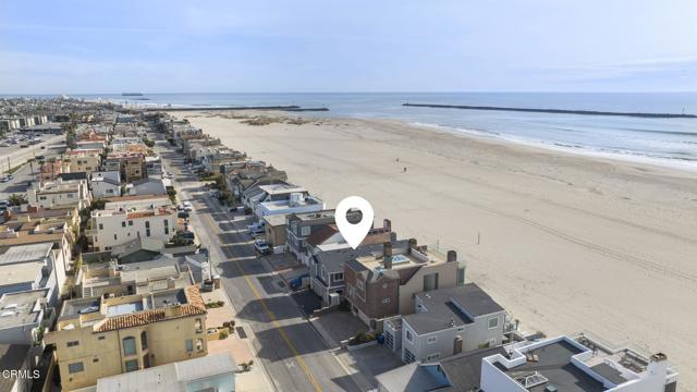 3541 Ocean Drive, Oxnard CA: https://media.crmls.org/mediaz/1dc9a4e6-ea17-4eda-977f-e5d517ff3f48.jpg