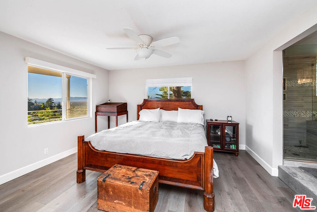 3909 Glenridge DriveSherman Oaks image #26