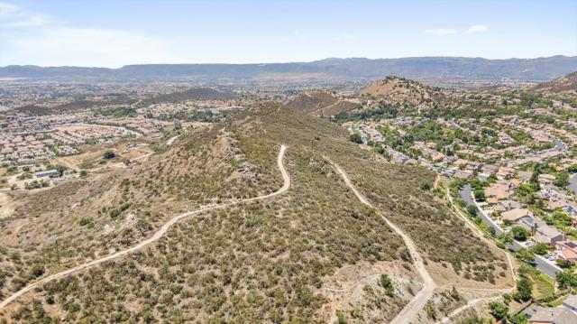 27792 Elderberry Street, Murrieta CA: https://media.crmls.org/mediaz/1dca4715-5c1c-42eb-8eb2-92dcf3fb3ea0.jpg