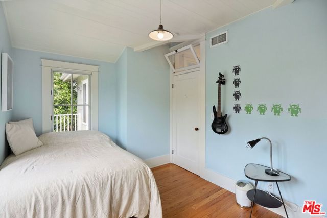 813 Crestmoore Place, Venice CA: https://media.crmls.org/mediaz/1dcb6b29-e57b-49b5-9615-59ed02dbaef4.jpg