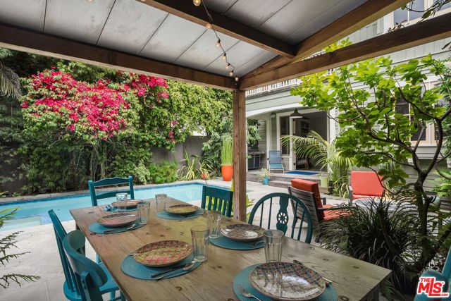 813 Crestmoore Place, Venice CA: https://media.crmls.org/mediaz/1dcbf984-63d0-43e0-90f3-5f6f32e35d92.jpg