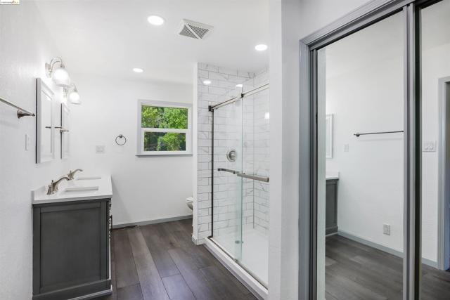 2921 Anderson Ln, Brentwood CA: https://media.crmls.org/mediaz/1dcbfc51-c684-4932-847c-622ee4e8547e.jpg