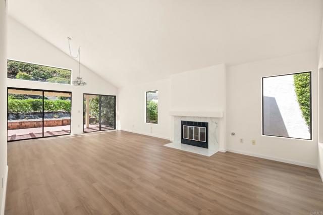 12115 Caddy Row, San Diego CA: https://media.crmls.org/mediaz/1dcd1708-78fb-4768-a861-85159bcbcc7e.jpg