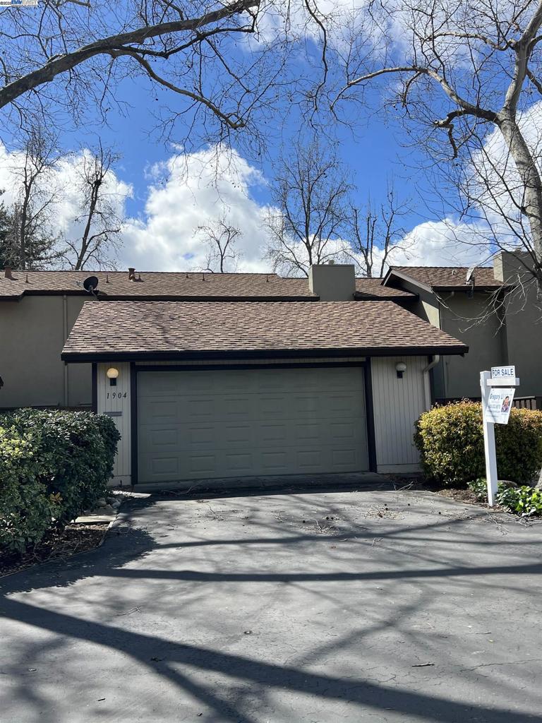 1904 Countrywood Ct