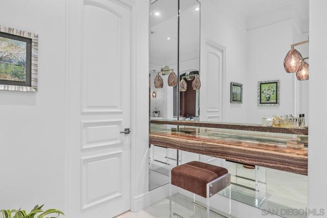 16590 Calle Familia, Rancho Santa Fe CA: https://media.crmls.org/mediaz/1dcd2b67-352f-4e9f-ba4a-7f3d866ed8e9.jpg
