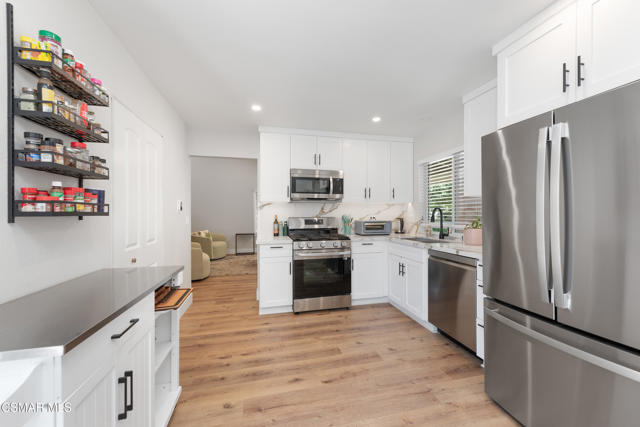 3268 Hilldale Avenue, Simi Valley CA: https://media.crmls.org/mediaz/1dcd8350-6a95-42aa-abdb-7385a412a2f7.jpg