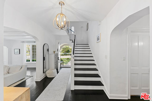 10736 Le Conte Avenue, Los Angeles CA: https://media.crmls.org/mediaz/1dcdca07-4704-4547-b32d-ddae80041858.jpg