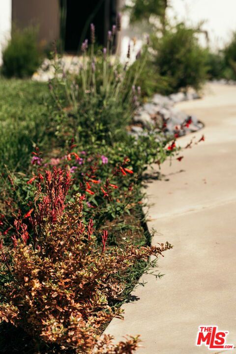 https://media.crmls.org/mediaz/1dcdcc91-4c7a-459a-a28c-0b686a9a4bbb.jpg?preset=X-Large