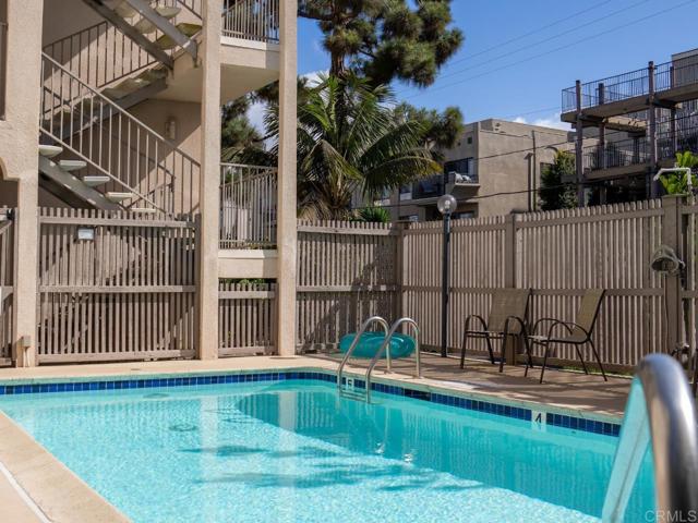 Detail Gallery Image 18 of 22 For 1225 Pacific Beach Dr Dr 1e,  San Diego,  CA 92109 - 2 Beds | 2 Baths