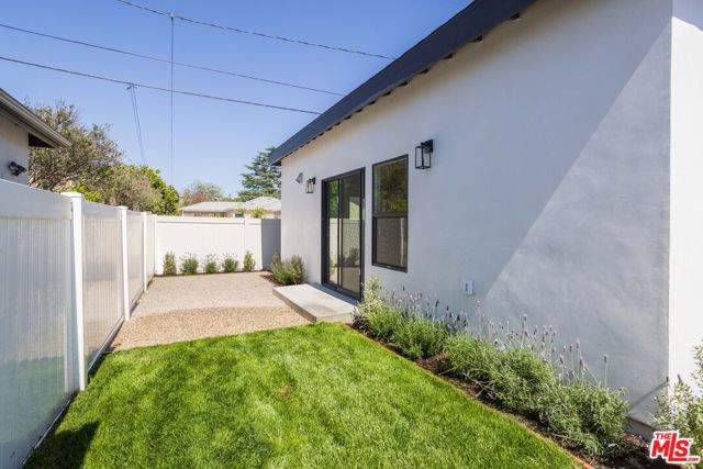 824 N Lima Street, Burbank CA: https://media.crmls.org/mediaz/1dcdfc79-3d60-442a-b11a-b6abfd2ee8fb.jpg