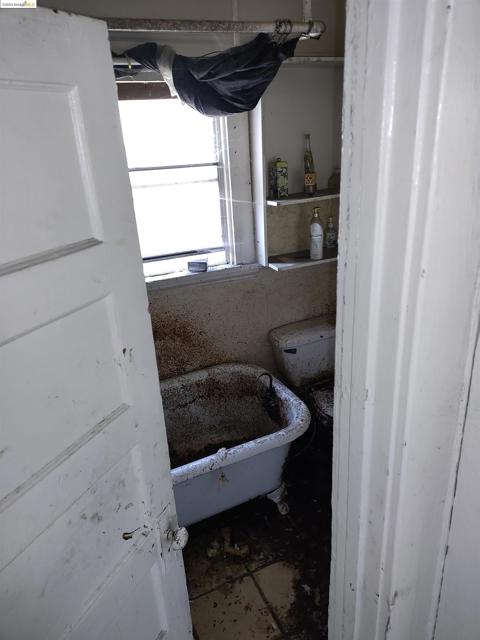 Image 11 of 20 For 5580 Fremont St