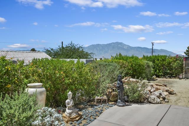 12300 Redbud Road, Desert Hot Springs CA: https://media.crmls.org/mediaz/1dce72eb-0e92-4e3e-8940-2b98c46b9d3e.jpg
