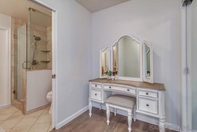 9740 Nutby Ln, Escondido CA: https://media.crmls.org/mediaz/1dce73fb-4c43-491b-910a-d95bcf75b6c8.jpg