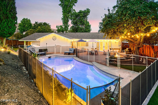 26007 Philrich Circle, Calabasas CA: https://media.crmls.org/mediaz/1dcf0315-cf5e-4c5f-bd08-568b3294bd2e.jpg