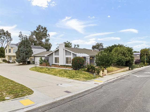 10671 Montego Dr, San Diego CA: https://media.crmls.org/mediaz/1dcf82d8-a50b-4724-a784-71db785010d5.jpg