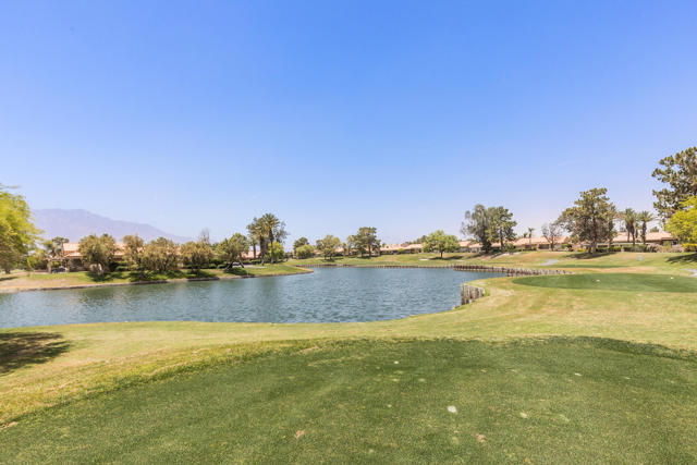 27 Oak Tree Drive, Rancho Mirage CA: https://media.crmls.org/mediaz/1dcfbd6c-b908-44b8-8940-4c81c934e179.jpg
