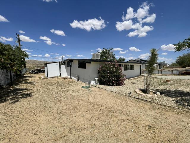 61650 El Reposo Street Street, Joshua Tree CA: https://media.crmls.org/mediaz/1dcfe8ba-984b-4bd4-9a26-062f839bcf4c.jpg