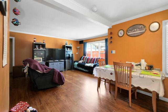 6133 Seminary Ave, Oakland CA: https://media.crmls.org/mediaz/1dd075d8-e1e7-4114-a11c-165e8eaa5ee8.jpg