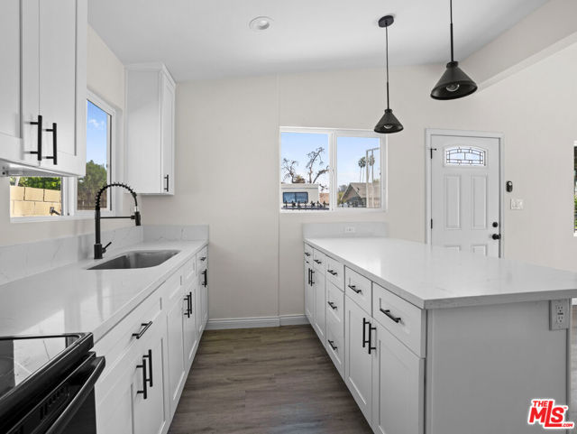 891 E 6th Street, Pomona CA: https://media.crmls.org/mediaz/1dd09239-0513-467c-b8da-e2368abbb704.jpg