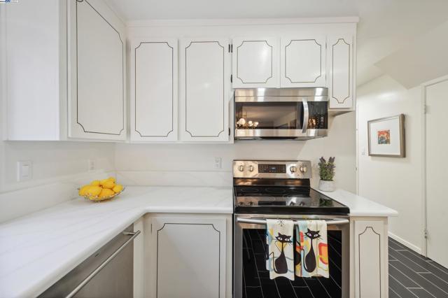 7606 Desertwood Ln, Pleasanton CA: https://media.crmls.org/mediaz/1dd0a02c-9242-4b99-ab8d-7d0664f62c32.jpg