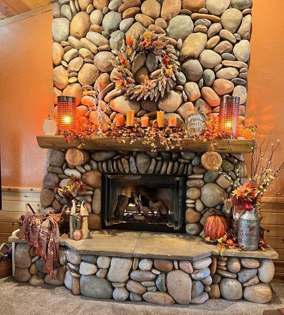 525 Angeles Boulevard, Big Bear CA: https://media.crmls.org/mediaz/1dd0dc2f-74a3-490b-bf32-b593d4fa73c8.jpg