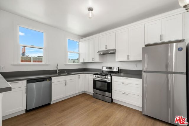 1912 7th Avenue, Los Angeles CA: https://media.crmls.org/mediaz/1dd18846-fe0b-4b65-9c60-327a3f5bedc5.jpg