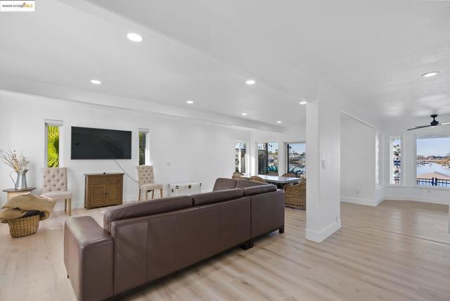 Image 5 of 35 For 740 Discovery Bay Blvd