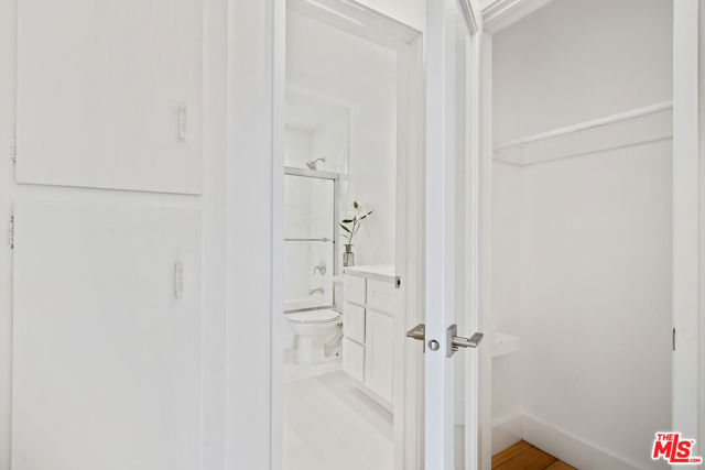 119 Paloma Avenue, Venice CA: https://media.crmls.org/mediaz/1dd1f766-0e52-4559-94bc-3aa6f94d9fd5.jpg