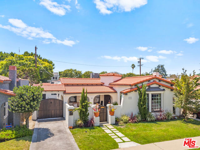 3871 Roxton Avenue, Los Angeles CA: https://media.crmls.org/mediaz/1dd1fe7b-d617-4109-8a9d-7c27b10550f1.jpg