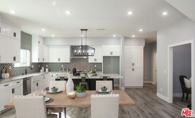 433 S Wilton Place, Los Angeles CA: https://media.crmls.org/mediaz/1dd25259-a8d5-47a3-b632-8a38429461f8.jpg