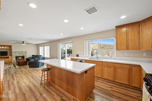 32650 The Old Road, Castaic CA: https://media.crmls.org/mediaz/1dd257f3-c27e-4021-9b4d-df5b79d93543.jpg