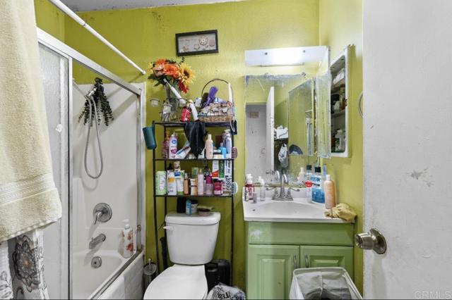 4139 46Th Street, San Diego CA: https://media.crmls.org/mediaz/1dd276be-f325-4d08-9c8d-f82eb15da8b4.jpg