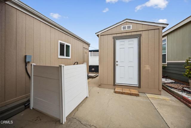 176 Chaucer Lane, Ventura CA: https://media.crmls.org/mediaz/1dd2c7eb-16be-45e3-b3a4-55f1150c285f.jpg