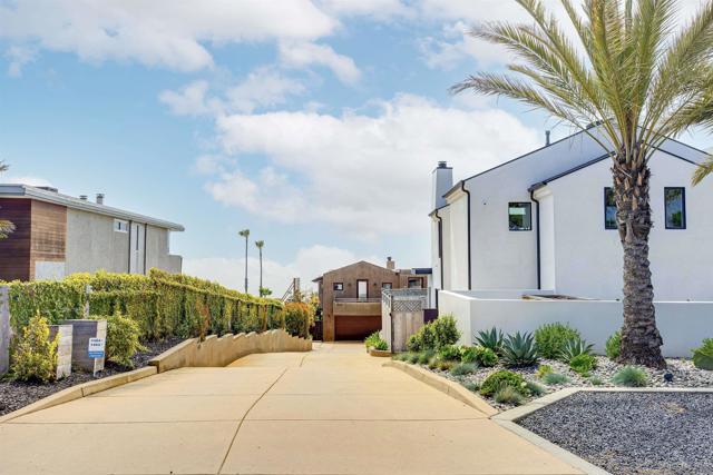 1464 Summit Ave, Cardiff by the Sea CA: https://media.crmls.org/mediaz/1dd2fd33-31d6-4c52-a1c3-f1299b834e89.jpg