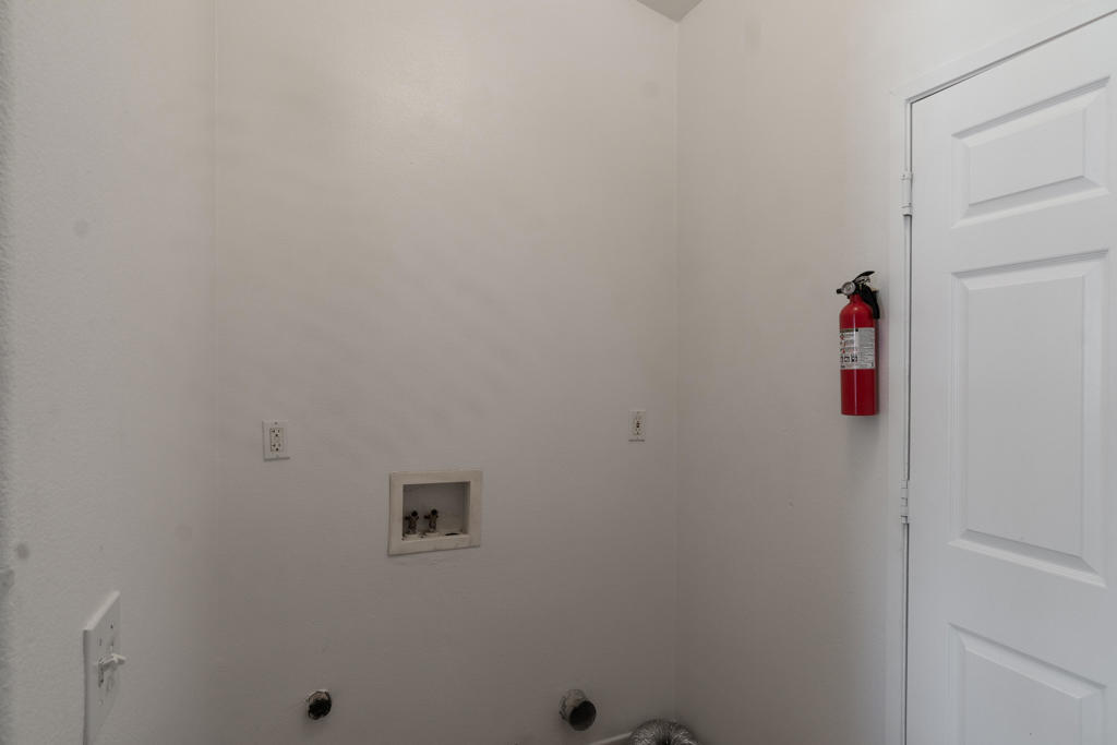 https://media.crmls.org/mediaz/1dd47607-4d38-4686-bdb4-9c96eb2f9735.jpg?preset=X-Large