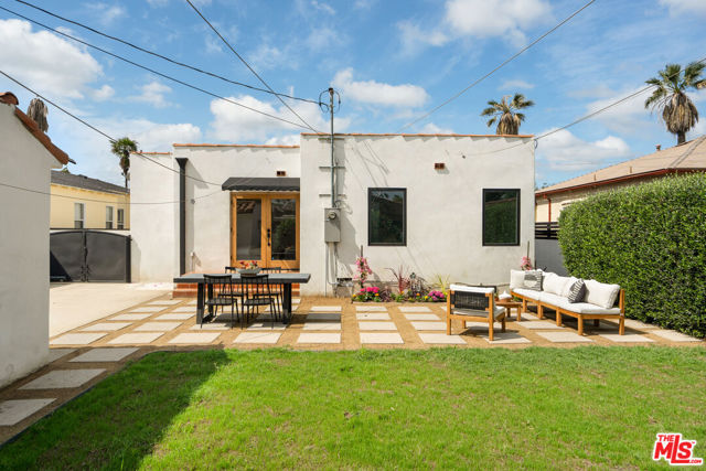 3928 S Bronson Avenue, Los Angeles CA: https://media.crmls.org/mediaz/1dd47ca5-00ea-4c1c-b856-dc76617d1555.jpg