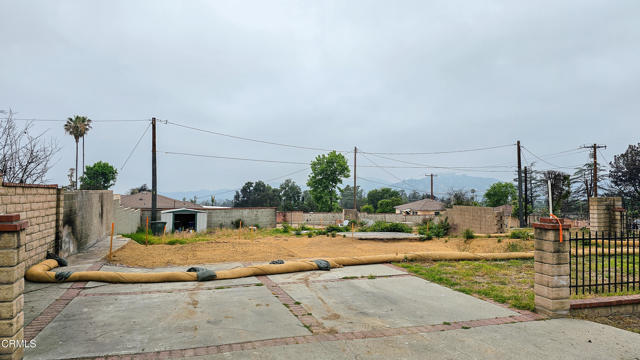 356 W Palm Street, Altadena CA: https://media.crmls.org/mediaz/1dd47cd9-afb0-4f6d-a15c-239bdc877456.jpg