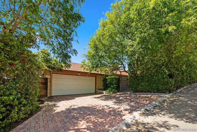7330 Brodiaea Way, La Jolla CA: https://media.crmls.org/mediaz/1dd53cef-1946-423d-a1e1-5b408bdf6706.jpg