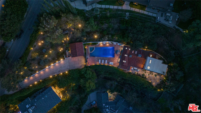 3646 Sunswept Drive, Studio City CA: https://media.crmls.org/mediaz/1dd76d7b-10da-4a21-9510-ec08d69523ae.jpg