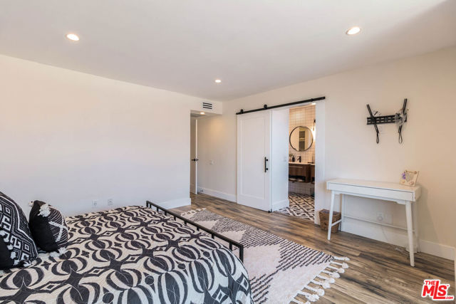 28374 Rey De Copas Lane, Malibu CA: https://media.crmls.org/mediaz/1dd79b20-b7c2-4738-85e8-f48d7c73db85.jpg