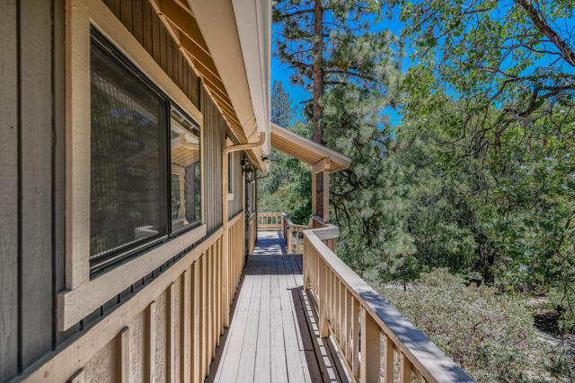 24873 Ponderosa Drive, Idyllwild CA: https://media.crmls.org/mediaz/1dd836f2-5dfa-4689-87e3-bd79bcc5cdba.jpg