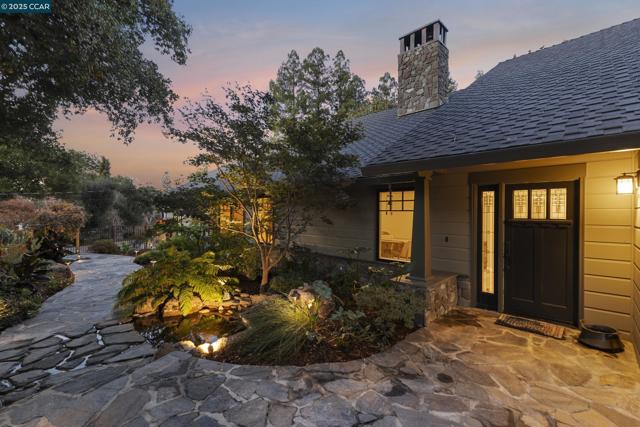 350 Pine Creek Rd, Walnut Creek CA: https://media.crmls.org/mediaz/1dd85c80-d7dc-4025-8869-3bdc7135ae35.jpg